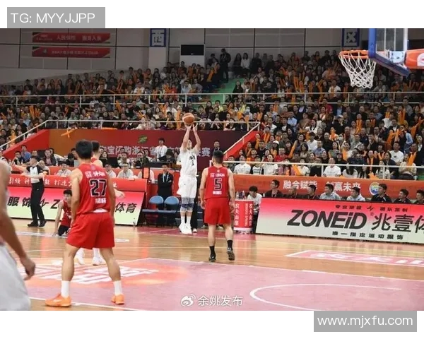 谭龙头球攻门展现绝佳技术助力球队逆转局势精彩瞬间回顾 谭龙头球攻门展现绝佳技术助力球队逆转局势精彩瞬间回顾