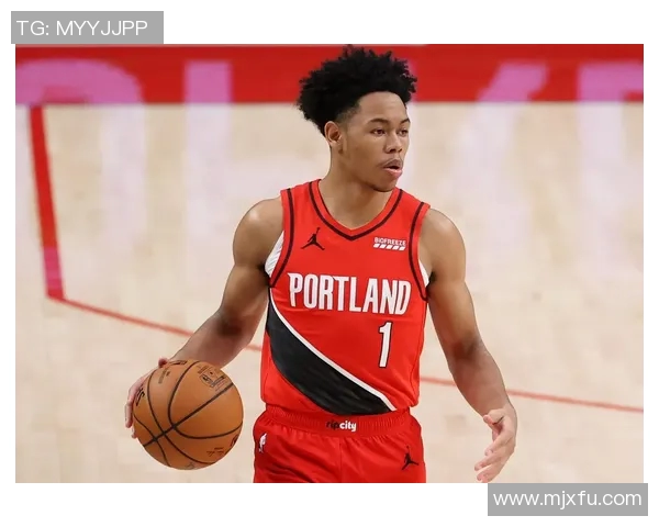 开拓者队新秀安索尼·西蒙斯在训练中表现抢眼